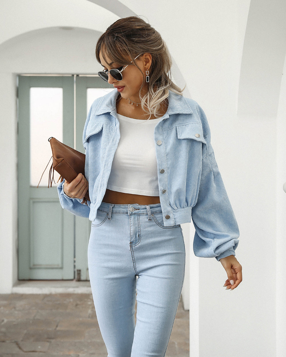 Lichtblauw Corduroy Cropped Jasje – Dé Stijlstatement Voor Frisse Dagen In Lente En Herfst