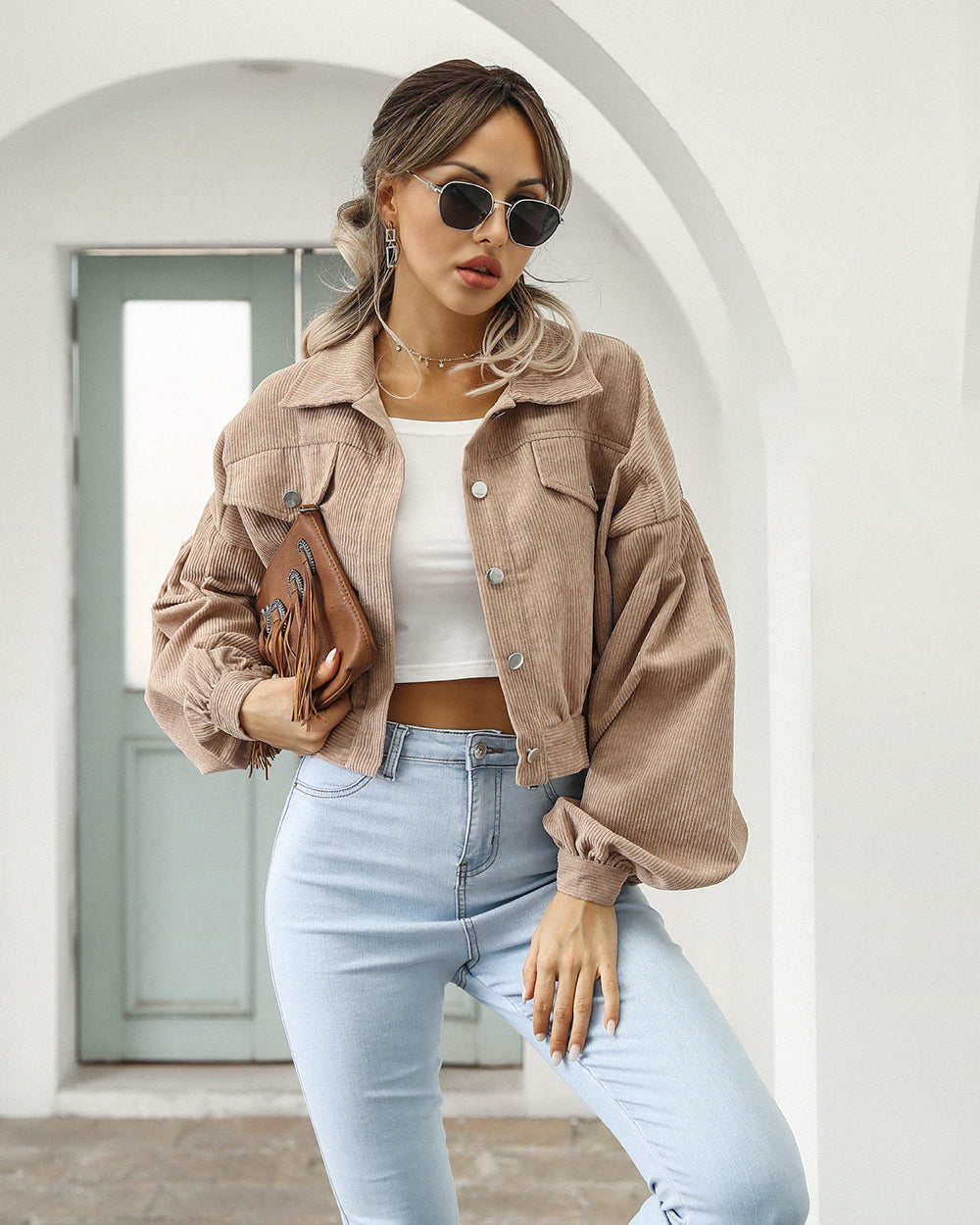 Lichtblauw Corduroy Cropped Jasje – Dé Stijlstatement Voor Frisse Dagen In Lente En Herfst