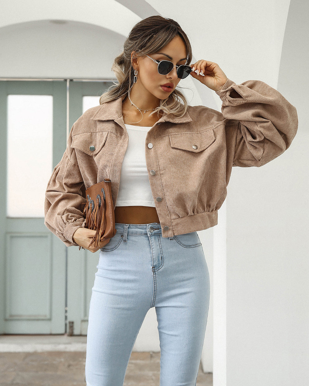 Lichtblauw Corduroy Cropped Jasje – Dé Stijlstatement Voor Frisse Dagen In Lente En Herfst