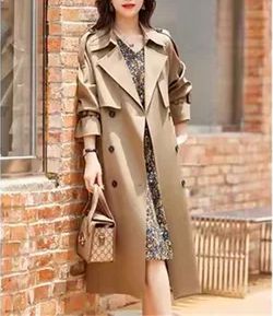 Lange Trenchcoat Met Ceintuur En Dubbele Rij Knopen – Elegante Damesjas Voor Herfst & Winter
