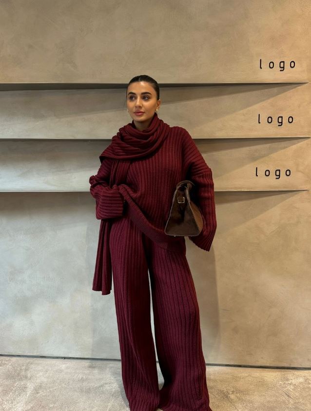 Gebreide Lounge Set Voor Dames – Zachte Ribstructuur, Flared Broek & Inclusief Sjaal – Herfst En Winter