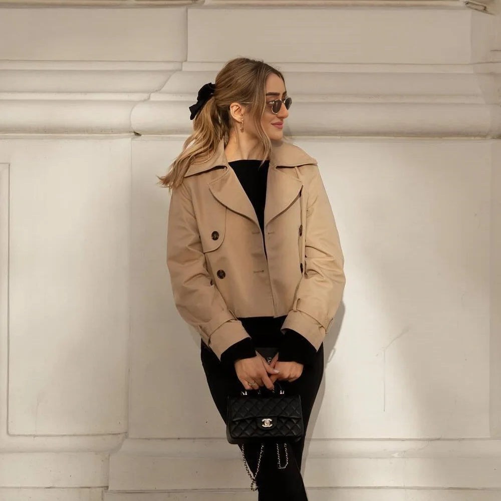 Statement trenchcoat met power-look