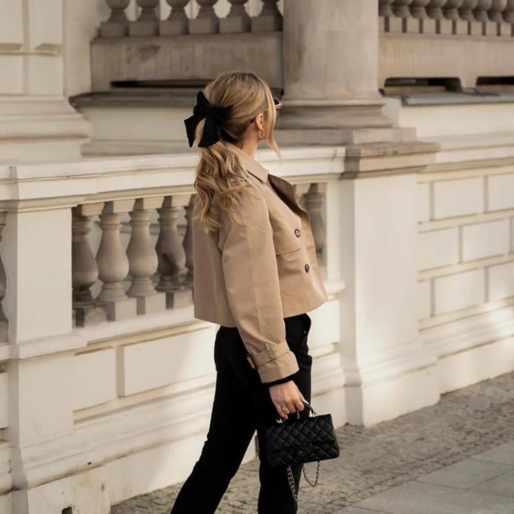 Statement trenchcoat met power-look