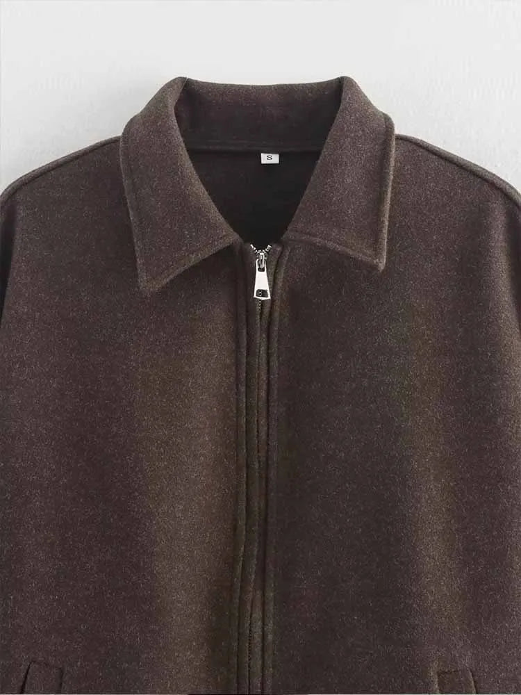 Minimalistisch Bomberjack Met Urban Feel