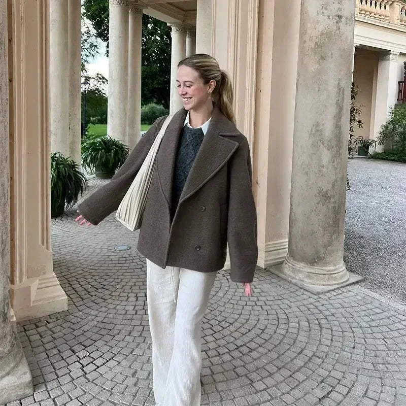 Elegante Mantel Met Minimalistische Look