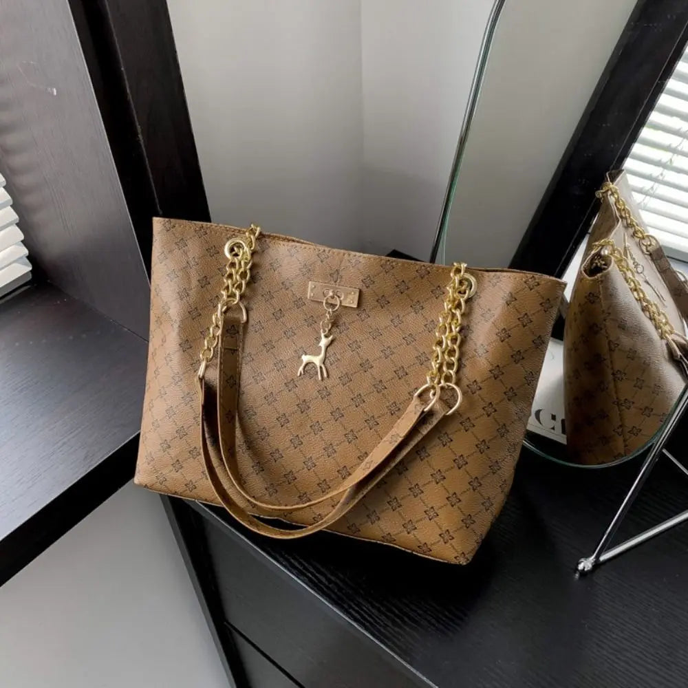 Luxe schoudertas voor dames – elegant patroon, gouden kettinghengsels & ruime indeling