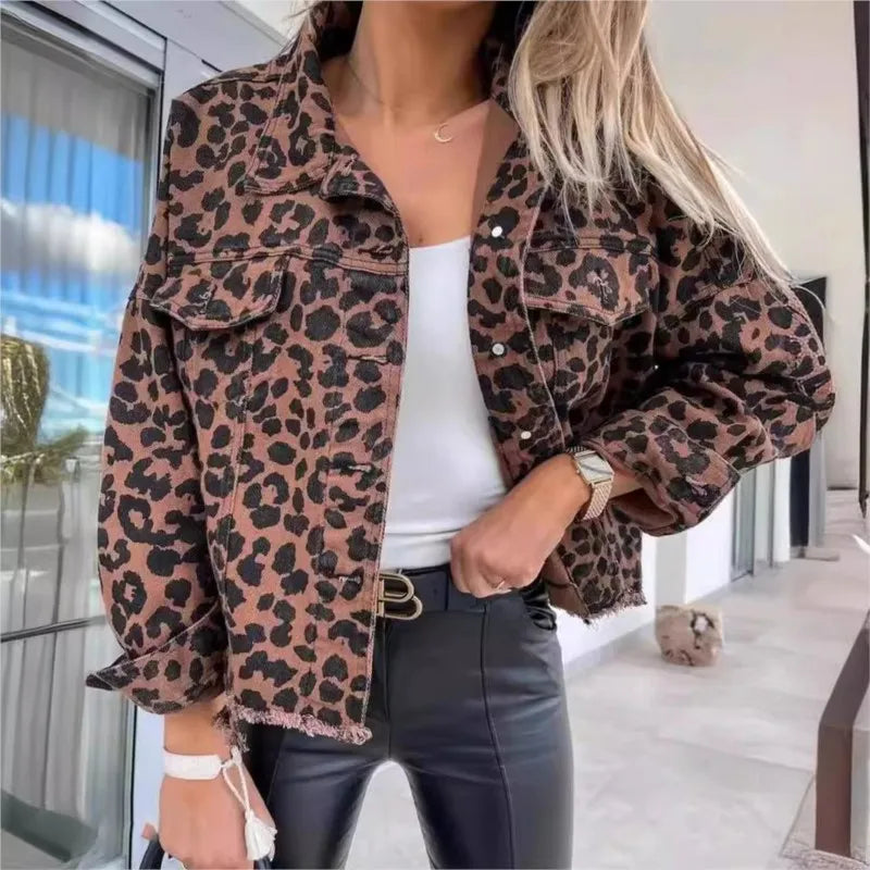 Luipaardprint Damesjack – Opvallende Voorjaarsjas Met Stoere Flair Voor Lente & Frisse Zomerdagen