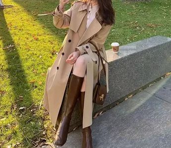 Lange Trenchcoat Met Ceintuur En Dubbele Rij Knopen – Elegante Damesjas Voor Herfst & Winter