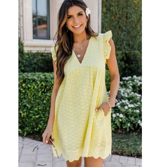 Broderie Zomerjurk Met V-Hals En Ruchesmouwen – Licht, Speels En Zomers Elegant
