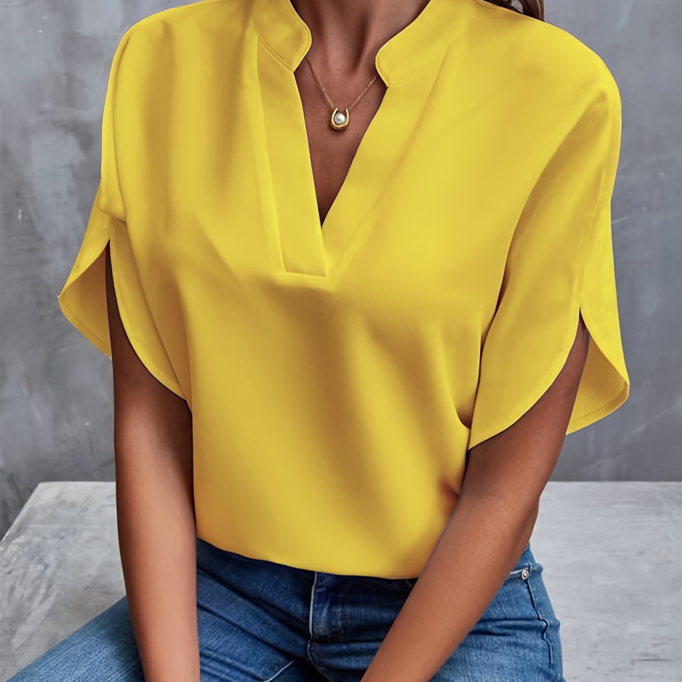 Dames Top Met Opstaande V-Hals, Kapmouwtjes En Splitdetail – Lente, Zomer En Vroege Herfst