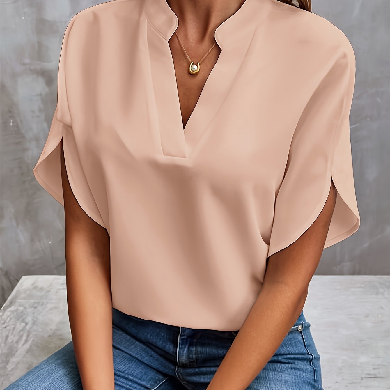 Dames Top Met Opstaande V-Hals, Kapmouwtjes En Splitdetail – Lente, Zomer En Vroege Herfst