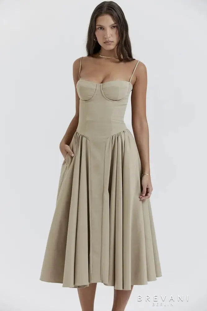 Bustierjurk Met Zandkleurige Flair – Flatterende Zomerjurk Met Elegante Pasvorm