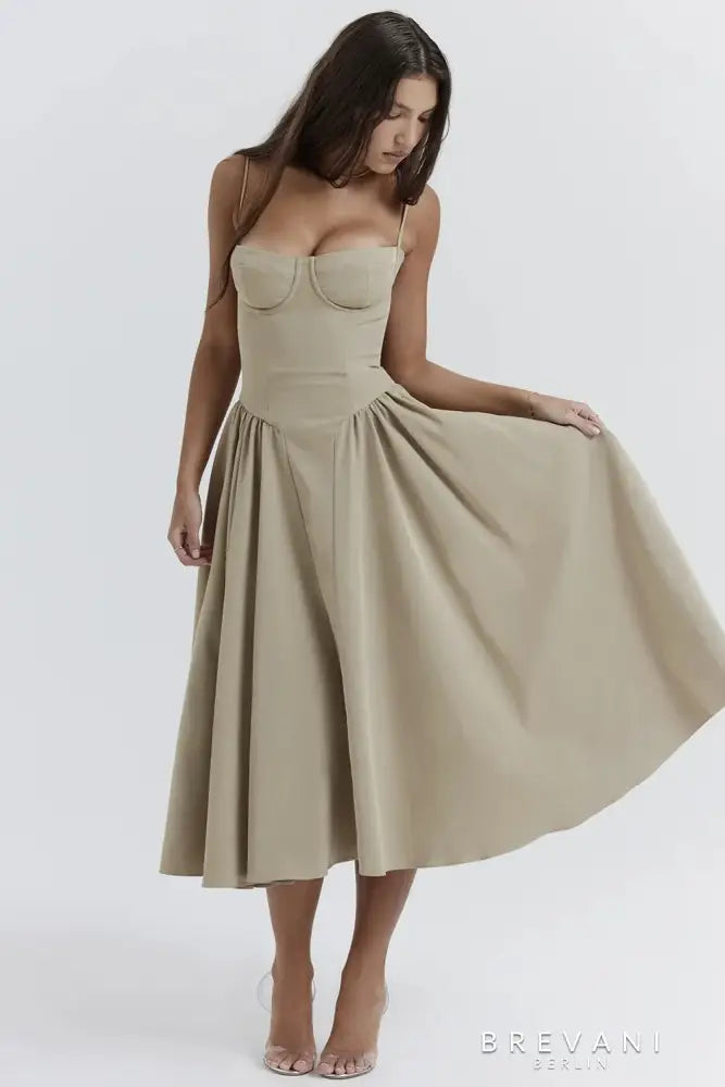 Bustierjurk Met Zandkleurige Flair – Flatterende Zomerjurk Met Elegante Pasvorm