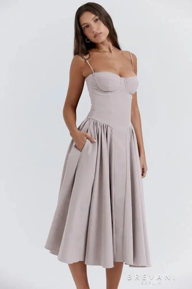 Bustierjurk Met Zandkleurige Flair – Flatterende Zomerjurk Met Elegante Pasvorm