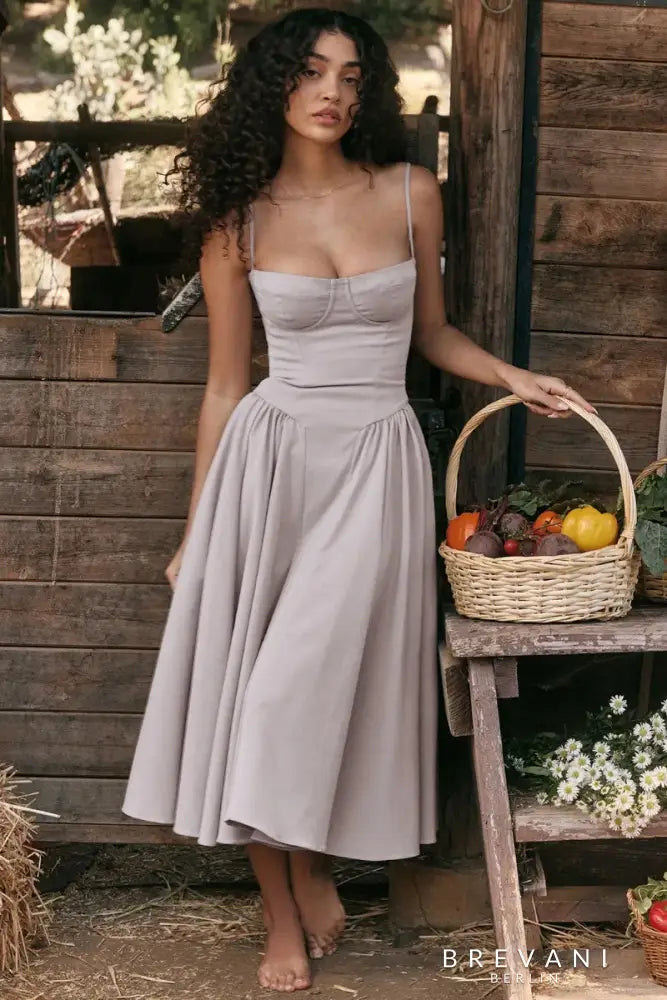 Bustierjurk Met Zandkleurige Flair – Flatterende Zomerjurk Met Elegante Pasvorm