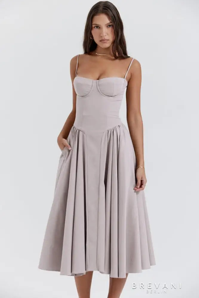 Bustierjurk Met Zandkleurige Flair – Flatterende Zomerjurk Met Elegante Pasvorm