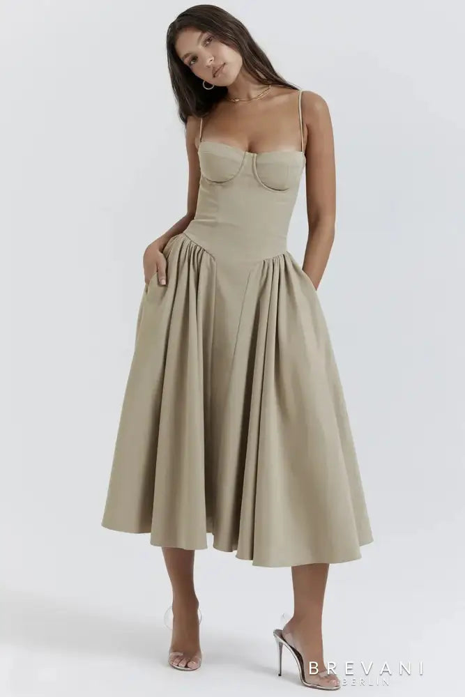 Bustierjurk Met Zandkleurige Flair – Flatterende Zomerjurk Met Elegante Pasvorm