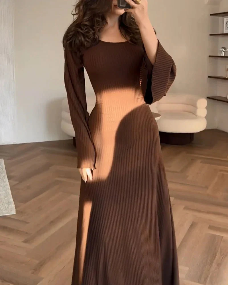 Gebreide Maxi Damesjurk Met Lange Mouwen – Elegante Ribstructuur In Aansluitende Fit