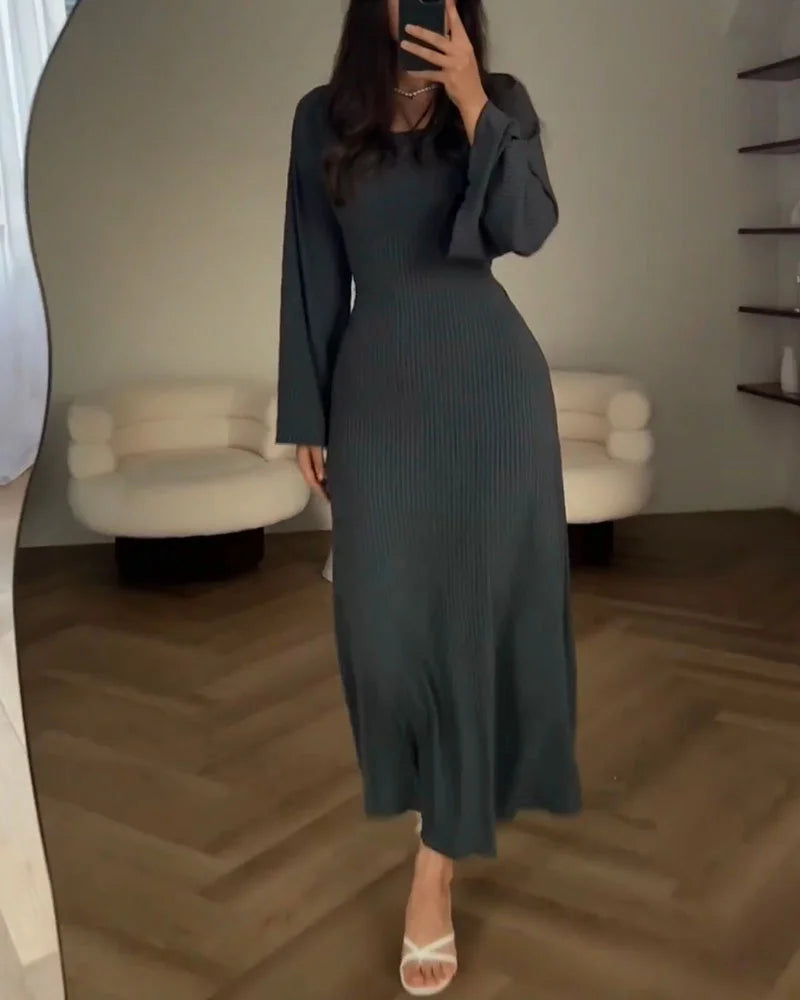 Gebreide Maxi Damesjurk Met Lange Mouwen – Elegante Ribstructuur In Aansluitende Fit