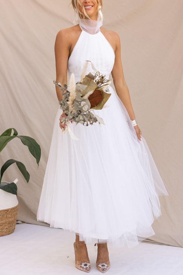 Tule Halterjurk Met Hoge Hals En Zwierige Rok – Etherisch En Elegant