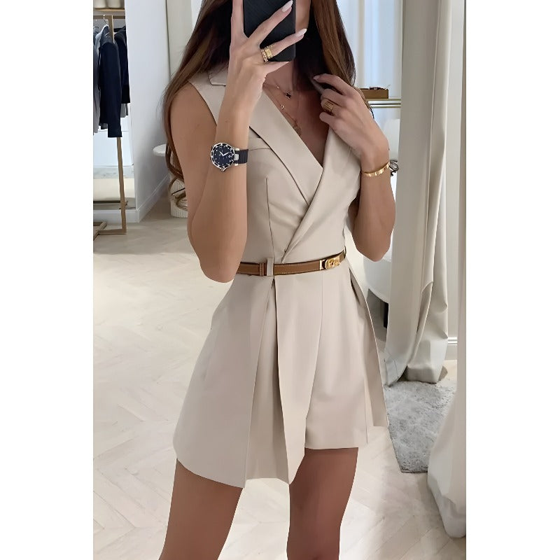 Mouwloze Dames Playsuit Met Reverskraag En Riem – Chique En Modern