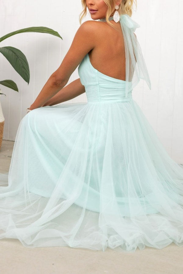 Tule Halterjurk Met Hoge Hals En Zwierige Rok – Etherisch En Elegant