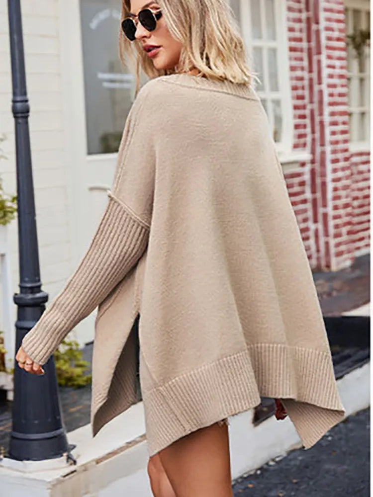 Oversized Poncho-Trui Met V-Hals – Effortless Chic Met Architecturale Elegantie