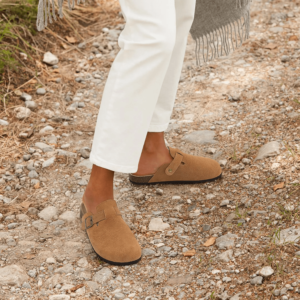 Instapper voor dames – suède look – camel – buiten aan voet – voorjaar & zomer