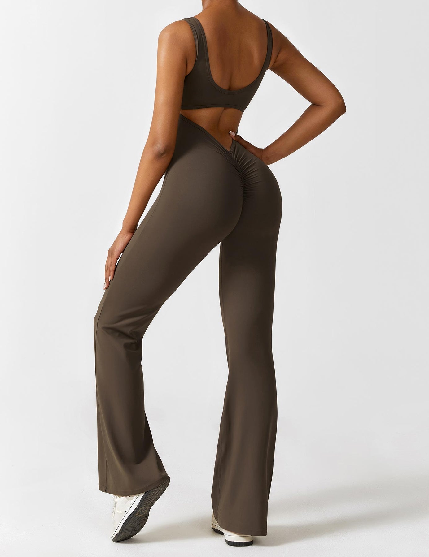 Strakke Sportieve Dames Jumpsuit Met Open Rug En Flared Pijpen – Lente, Zomer En Herfst