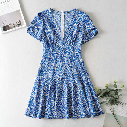 Bloemenprint Wikkeljurk Met V-Hals En Rufflezoom – Zomerse Charme In Een Speels Design