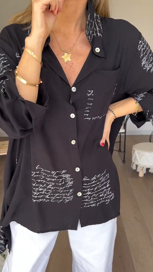 Dames Zwarte Blouse Met Letterprint En Knoopsluiting – Voorjaar, Zomer En Herfst