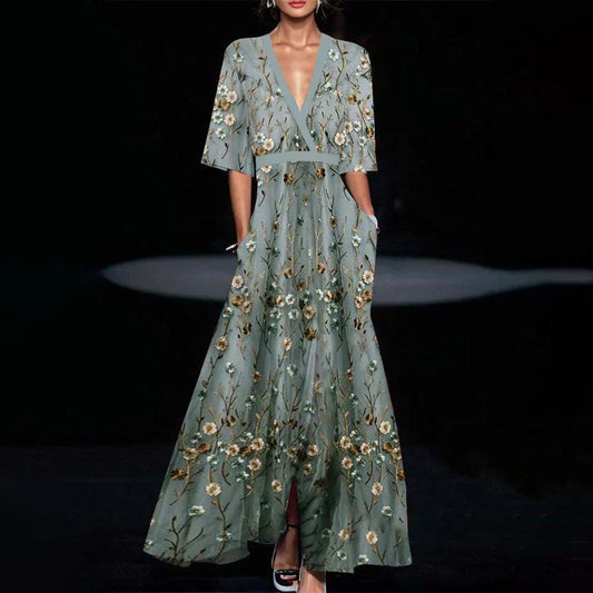 Kiki | Lange Zomerjurk Met V-Hals En Bloemenprint