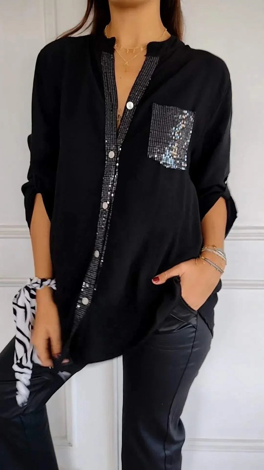 Chique Damesblouse – Losvallende Blouse Met Glinsterende Details En Knoopsluiting