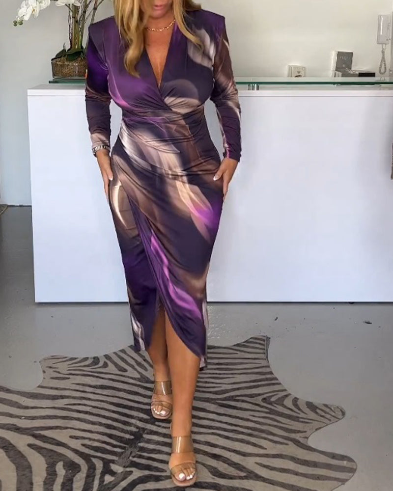 Satijnen Wikkeljurk Met Abstracte Glansprint En Midi-Lengte – Avondglamour Met Een Twist