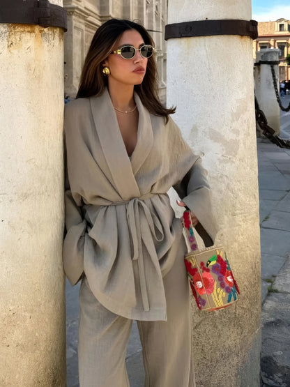 Luxe Damespak – Elegant Tweedelig Setje Met Wikkelblouse En Wijde Pijpen