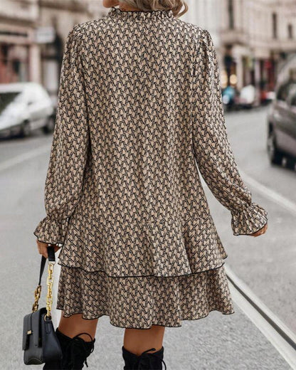 Korte Damesjurk Met All-Over Print En Rufflezomen – Casual Chic In Flowy Stijl