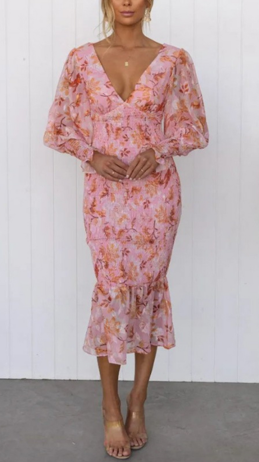Middellange Chiffonjurk Met Bloemenprint En Rucherok – Romantisch En Licht Als De Lente