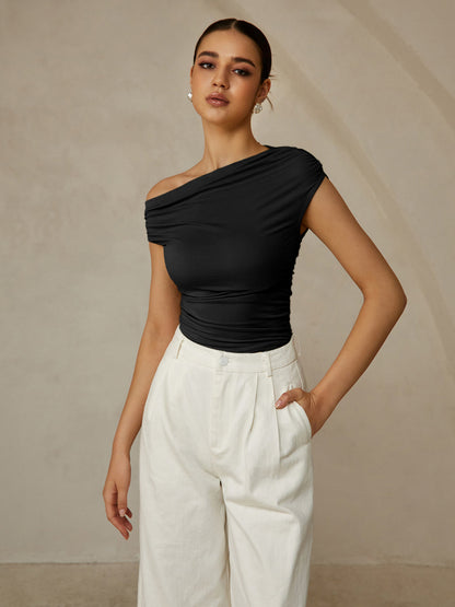 Asymmetrisch Mouwloos T-Shirt Voor Modebewuste Vrouwen – Luxe Stof, Eigentijdse Ontwerp & Veelzijdig Voor Elke Gelegenheid.