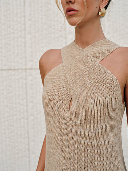Halter Cross-Over Tanktop Voor Modebewuste Vrouwen – Vormgevende Snit, Ademende Stof & Perfect Voor Zomeruitjes Of Avondavonden.