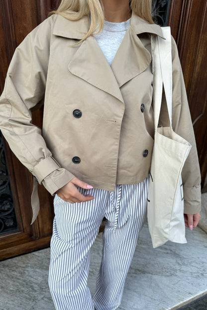 Korte Trenchcoat Voor Dames Met Dubbele Knopen En Ceintuur – Stijlvolle Jas Voor Lente En Herfst