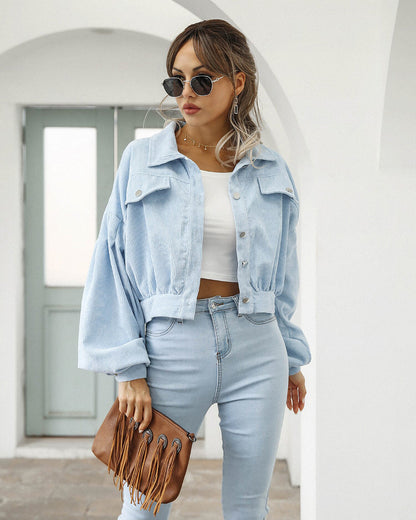 Lichtblauw Corduroy Cropped Jasje – Dé Stijlstatement Voor Frisse Dagen In Lente En Herfst