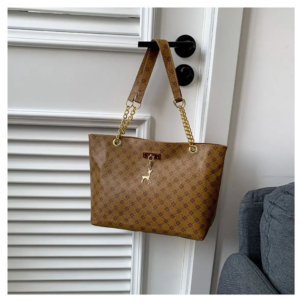 Luxe schoudertas voor dames – elegant patroon, gouden kettinghengsels & ruime indeling