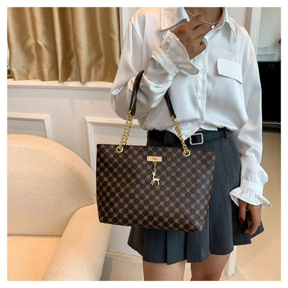 Luxe schoudertas voor dames – elegant patroon, gouden kettinghengsels & ruime indeling