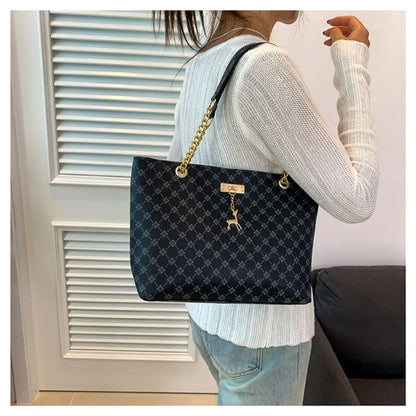 Luxe schoudertas voor dames – elegant patroon, gouden kettinghengsels & ruime indeling