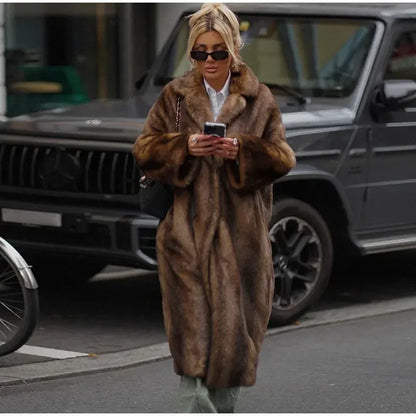 Lange Bruine Faux Fur Jas – Elegante Fluffy Wintermantel Voor Dames Met Luxe Uitstraling