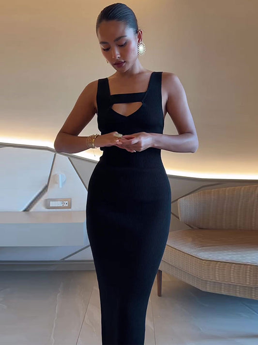 Gebreide Bodyconjurk Met Cut-Out Detail – Minimalistisch Design Met Maximale Impact