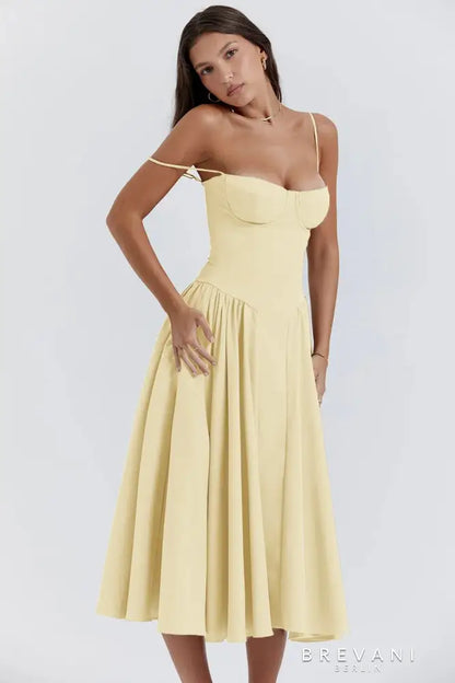 Bustierjurk Met Zandkleurige Flair – Flatterende Zomerjurk Met Elegante Pasvorm