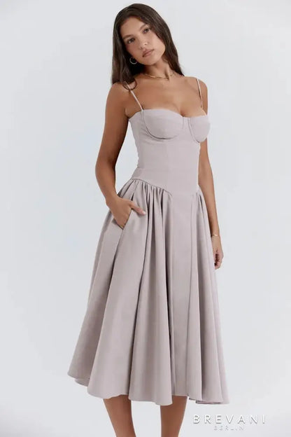Bustierjurk Met Zandkleurige Flair – Flatterende Zomerjurk Met Elegante Pasvorm