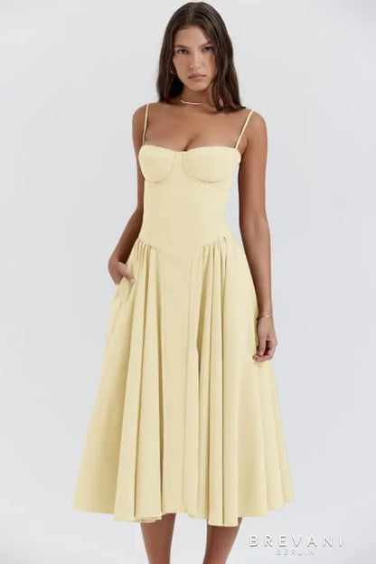 Bustierjurk Met Zandkleurige Flair – Flatterende Zomerjurk Met Elegante Pasvorm