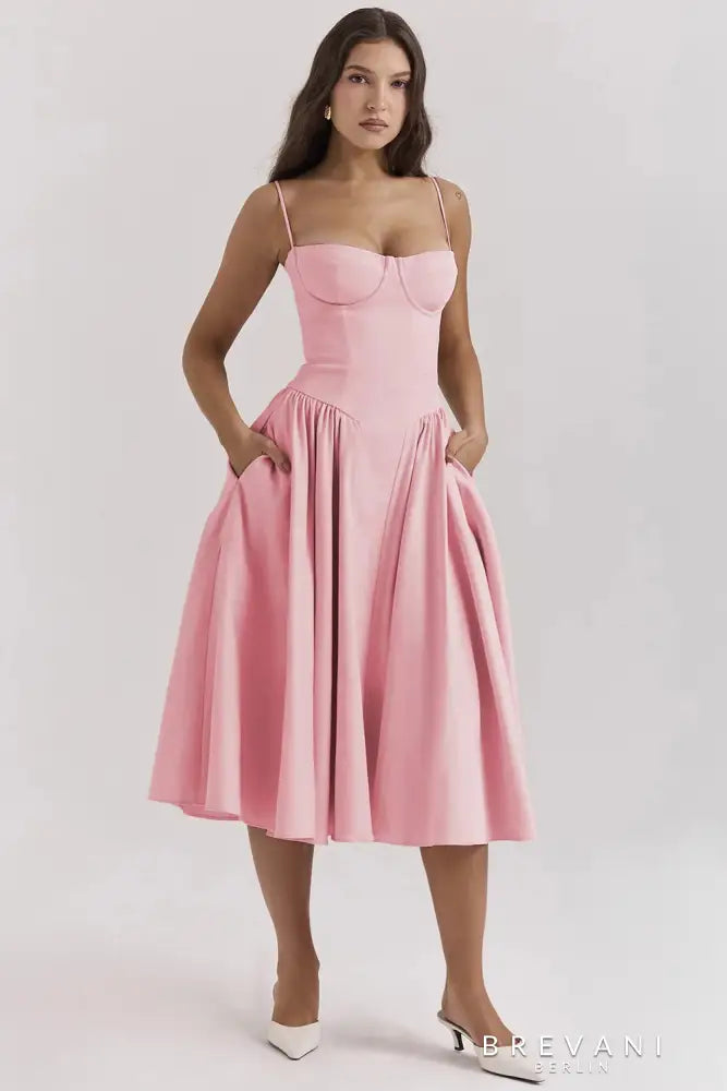 Bustierjurk Met Zandkleurige Flair – Flatterende Zomerjurk Met Elegante Pasvorm